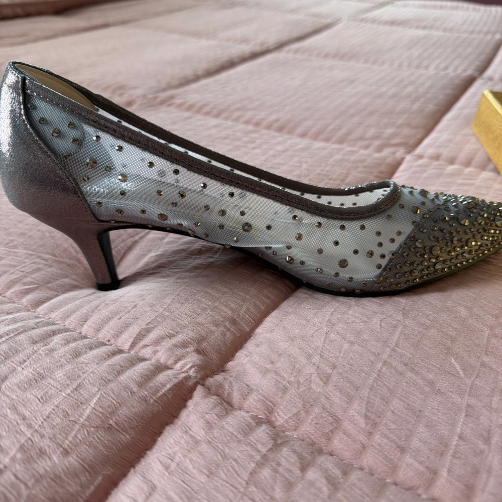 Lady couture silk pump